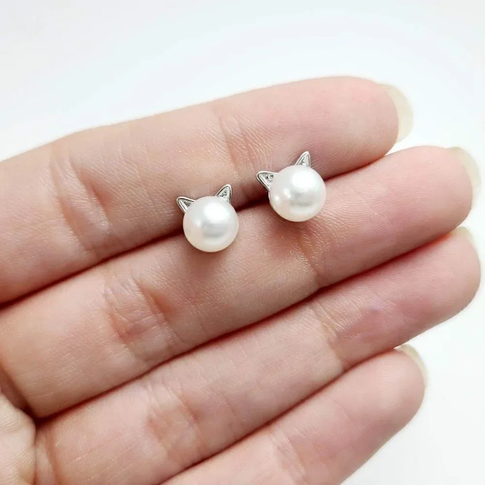 Silver Pearl Cat Earrings 😻